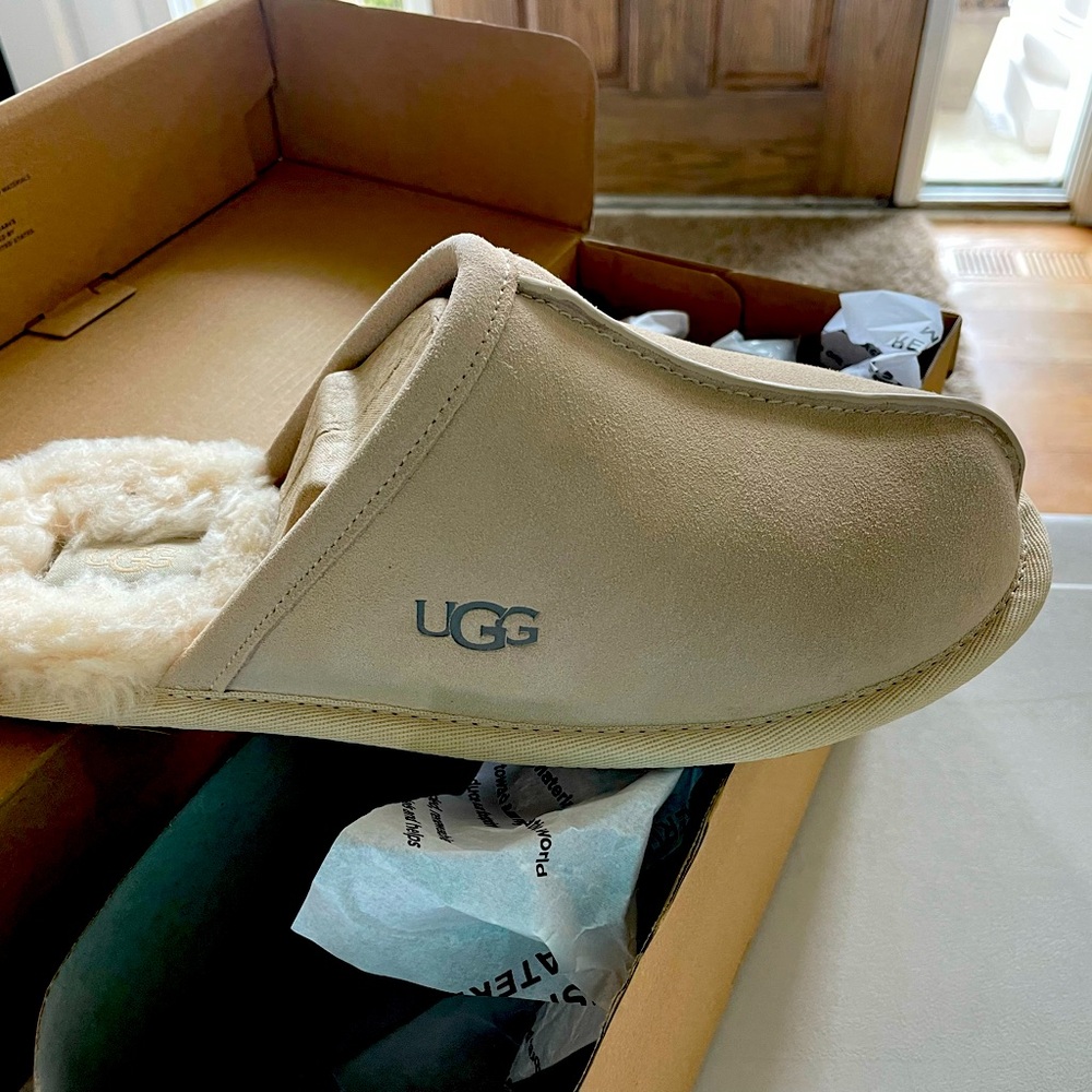 Ugg women’s slipper NEW in box beige color
